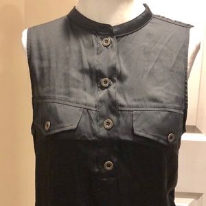 NWT Black sleeveless blouse w/ buttons H&M size: 8